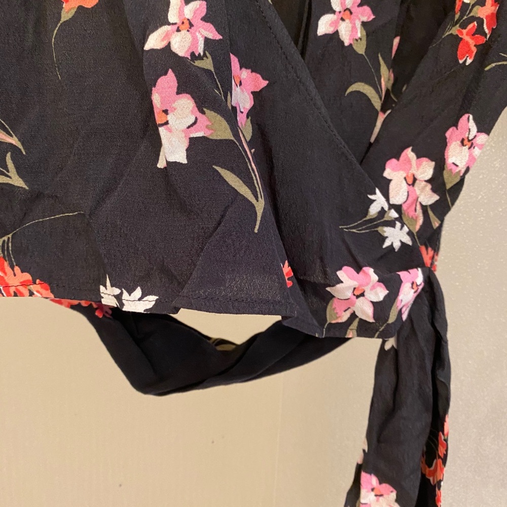 Express cropped wrap top - Picture 6 of 6